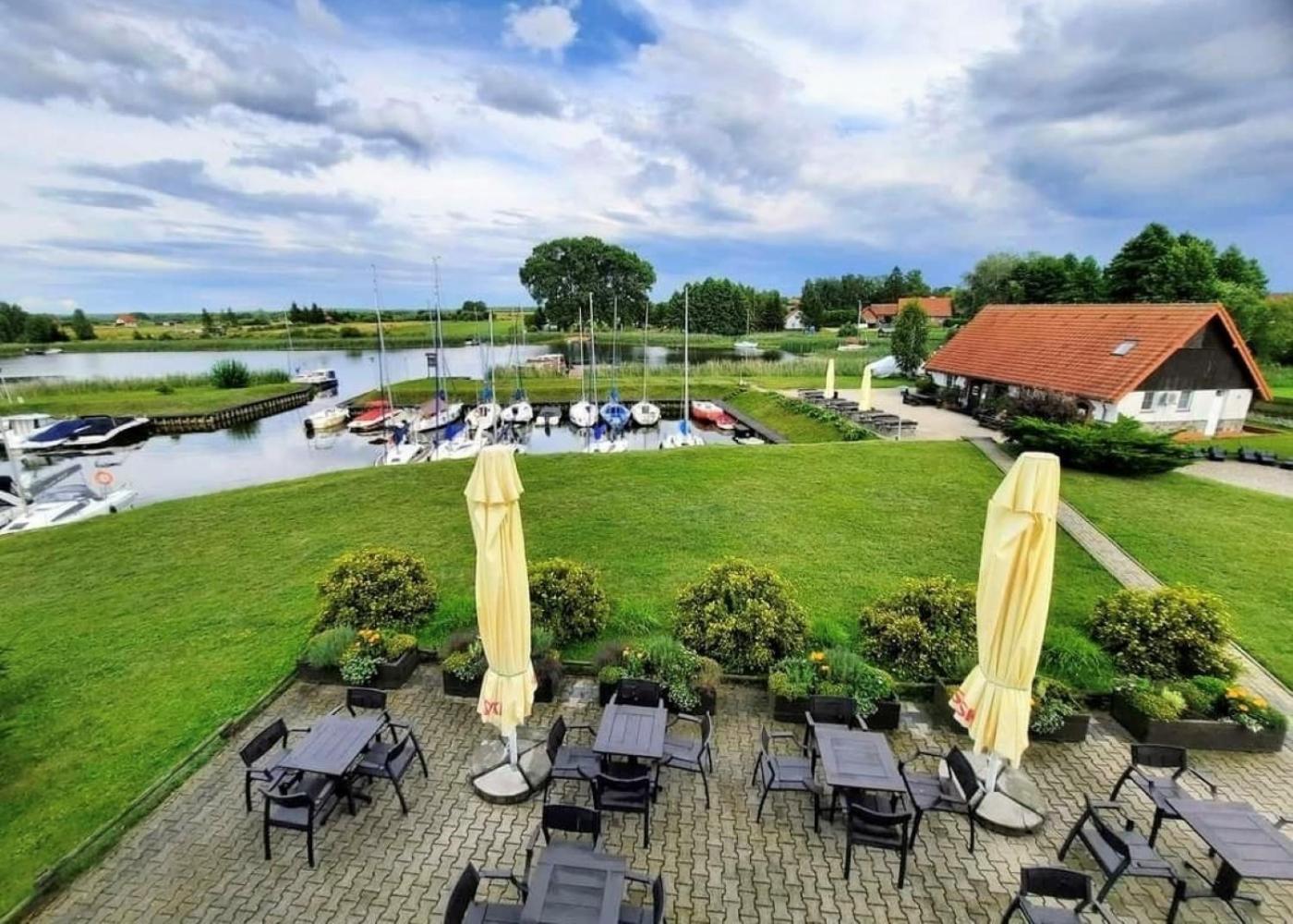 Marina Gorklo - Zurawi Kat Hotel Bagian luar foto